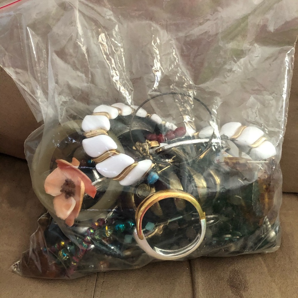 2.5 lbs jewelry lot